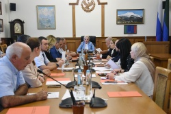 Депутаты обсудили организацию питания в школах
