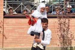 Заур Аскендеров поздравил выпускников с окончанием школы