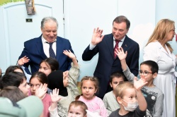 В День защиты детей Заур Аскендеров посетил пациентов онкогематологического отделения ДРКБ им. Н.М.Кураева